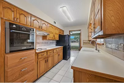 2506 Glen Court, Irving, TX 75062 - Photo 9