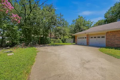 2506 Glen Court, Irving, TX 75062 - Photo 3