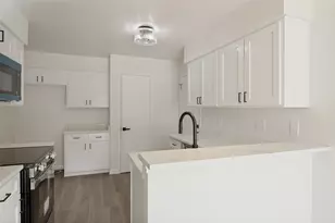 2100 Misty Meadow Ct, Carrollton, TX 75006 - Photo 9
