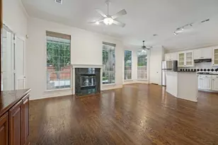 9703 Raven Ln, Irving, TX 75063 - Photo 9