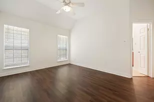 9703 Raven Ln, Irving, TX 75063 - Photo 17