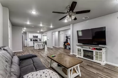2805 Springdale Road, Fort Worth, TX 76111 - Photo 7