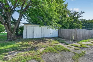 620 W Main St, Crowley, TX 76036 - Photo 25