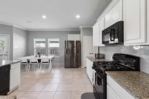 424 Eureka Ct, Burleson, TX 76028 - Photo 7