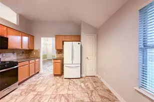 2752 Scarborough Dr, Grand Prairie, TX 75052 - Photo 9