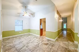 2752 Scarborough Dr, Grand Prairie, TX 75052 - Photo 3
