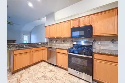 2752 Scarborough Drive, Grand Prairie, TX 75052 - Photo 11