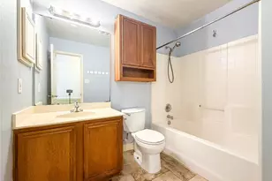 2752 Scarborough Dr, Grand Prairie, TX 75052 - Photo 17