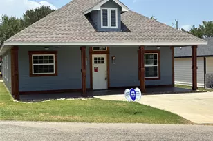 800 Crow Ct, Granbury, TX 76048 - Photo 3