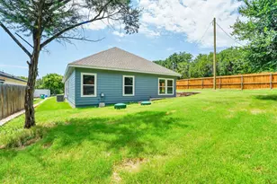 800 Crow Ct, Granbury, TX 76048 - Photo 9
