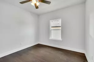 800 Crow Ct, Granbury, TX 76048 - Photo 17