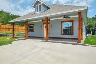 800 Crow Ct, Granbury, TX 76048 - Photo 5