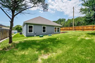 800 Crow Ct, Granbury, TX 76048 - Photo 39