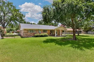 2005 Maplewood Dr, Gainesville, TX 76240 - Photo 35