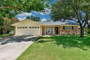 2005 Maplewood Dr, Gainesville, TX 76240 - Photo 1