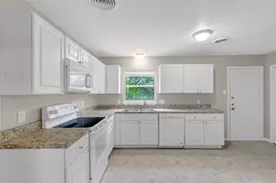 2308 Muret St, Irving, TX 75062 - Photo 9