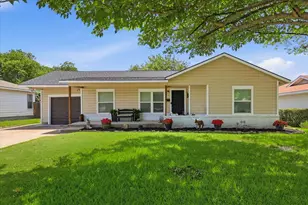 3528 Meadow Oaks Dr, Haltom City, TX 76117 - Photo 1