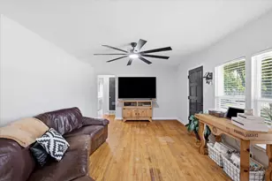3528 Meadow Oaks Dr, Haltom City, TX 76117 - Photo 5