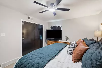 3528 Meadow Oaks Drive, Haltom City, TX 76117 - Photo 17