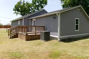 419 W Evans Ave, Bonham, TX 75418 - Photo 35