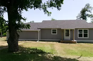 419 W Evans Ave, Bonham, TX 75418 - Photo 1