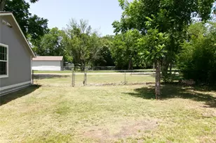 419 W Evans Ave, Bonham, TX 75418 - Photo 33