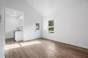 211 W Elm St, Whitewright, TX 75491 - Photo 5
