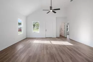 211 W Elm St, Whitewright, TX 75491 - Photo 5