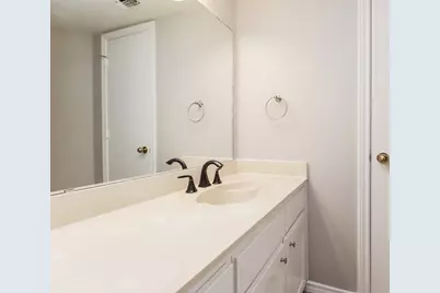 1105 Carrington Court, Irving, TX 75060 - Photo 11