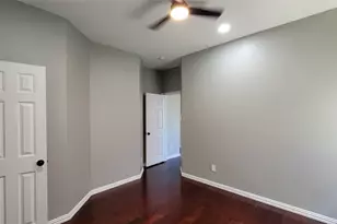 9726 Windy Hollow Dr, Irving, TX 75063 - Photo 15