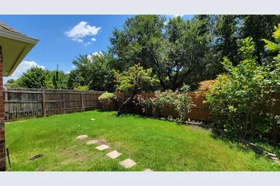 9726 Windy Hollow Drive, Irving, TX 75063 - Photo 29