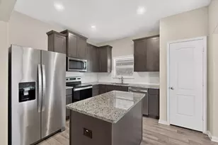504 Cross Ridge Cir N, Fort Worth, TX 76120 - Photo 7
