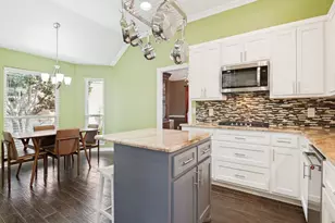 9502 Valley Lake Ln, Irving, TX 75063 - Photo 11