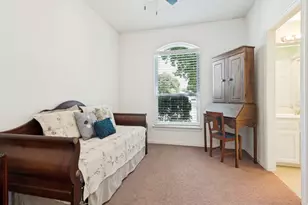 9502 Valley Lake Ln, Irving, TX 75063 - Photo 19
