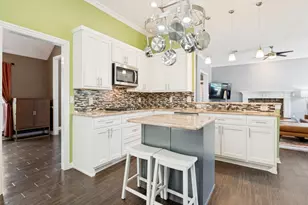 9502 Valley Lake Ln, Irving, TX 75063 - Photo 9
