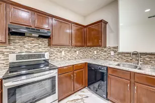 915 Penny Royal Ct, Arlington, TX 76002 - Photo 9