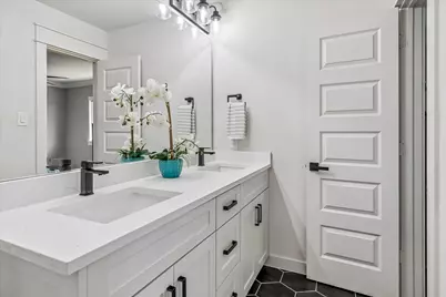 2121 Clearspring Drive S, Irving, TX 75063 - Photo 27