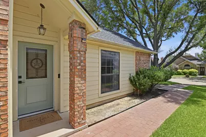 747 Monique, Cedar Hill, TX 75104 - Photo 3