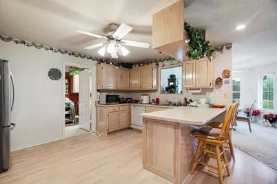 570 N Center, Blossom, TX 75416 - Photo 7