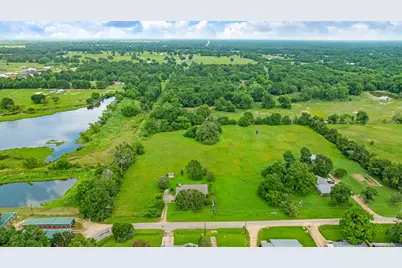 570 N Center, Blossom, TX 75416 - Photo 25