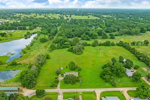 570 N Center, Blossom, TX 75416 - Photo 25