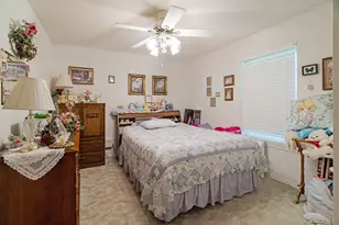 570 N Center, Blossom, TX 75416 - Photo 13