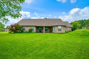 570 N Center, Blossom, TX 75416 - Photo 17