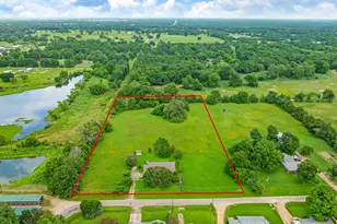 570 N Center, Blossom, TX 75416 - Photo 1