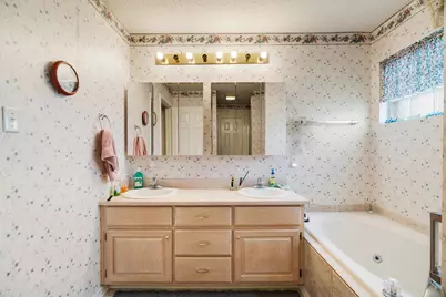 570 N Center, Blossom, TX 75416 - Photo 11