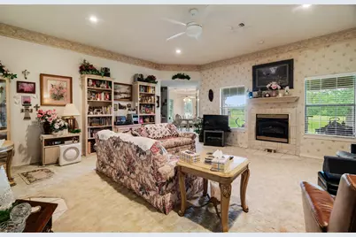570 N Center, Blossom, TX 75416 - Photo 5