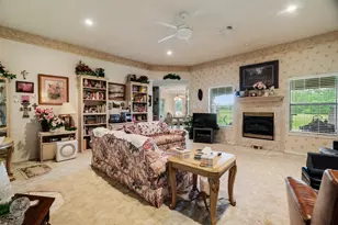 570 N Center, Blossom, TX 75416 - Photo 5