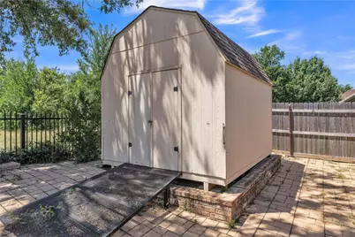 1321 Lauren Lane, Granbury, TX 76048 - Photo 11