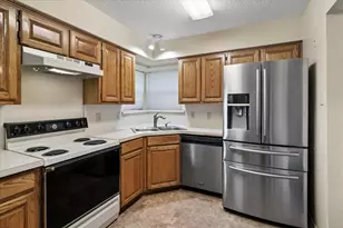 2250 Arbor Creek Dr, Carrollton, TX 75010 - Photo 7