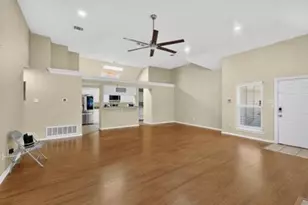 1157 Meadow Park Ln, Grand Prairie, TX 75052 - Photo 9
